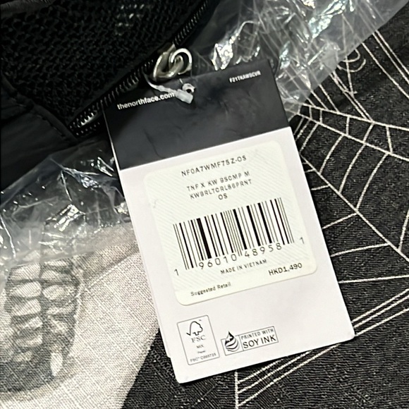 NWT 2022 KAWS x THE NORTH FACE MEDIUM RED DUFFLE BAG BRILLIANT CORAL 86 PRINT - Picture 6 of 8